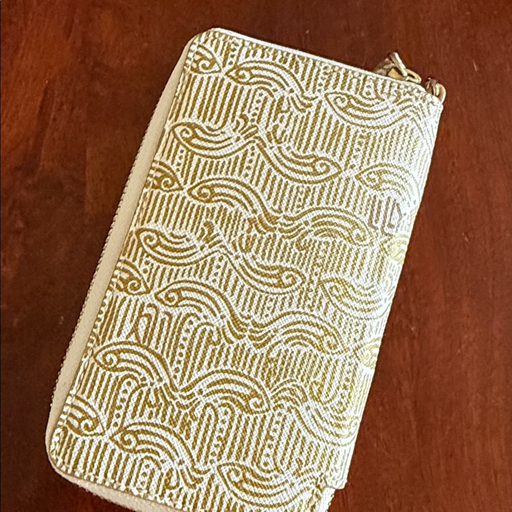 Lilly Pulitzer Gold Patterned Wallet - Picture 2 of 3